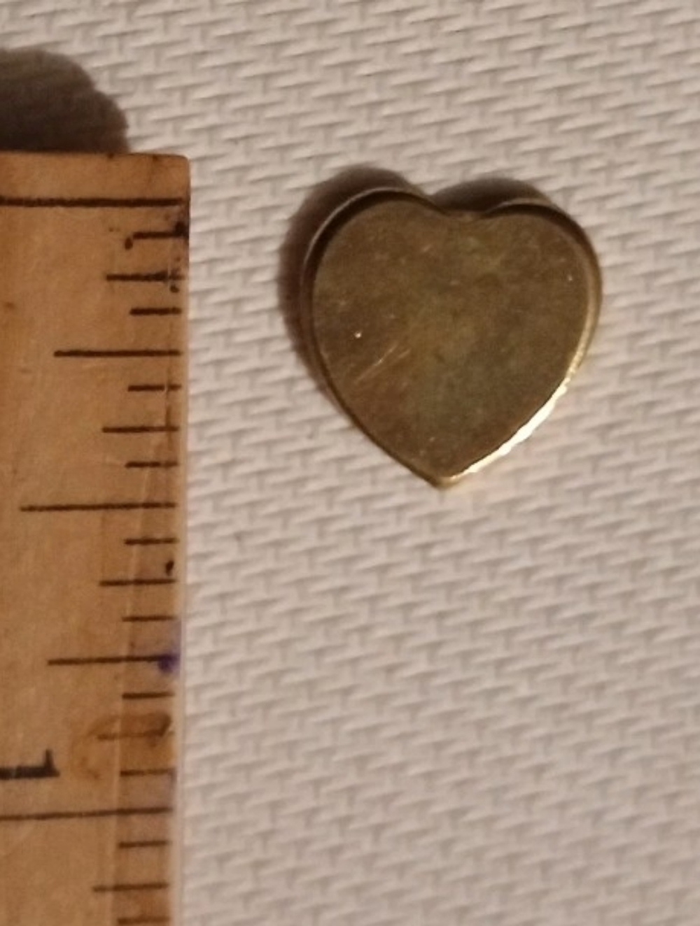 Gold Tone Flat Heart Vintage Collectible Lapel Vest Jacket Jewelry Hat Pin
